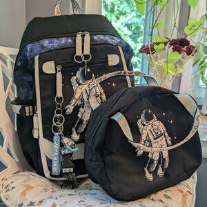 Full Size Kids School Backpack With USP Charging Port + Lunchbox - Astronaut